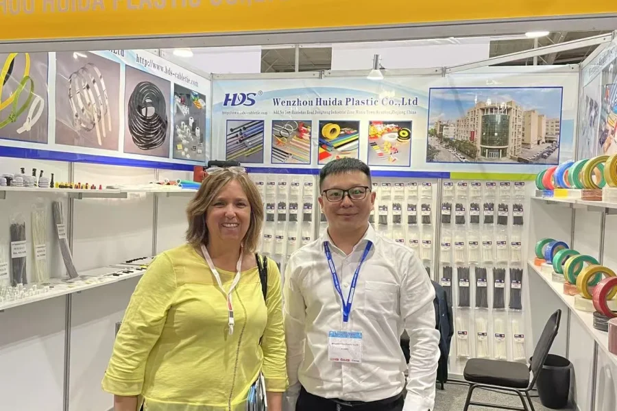 0966b3fe722e35381f4b42b30cc1be69